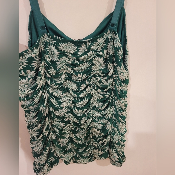 NWT Torrid Ditzy Daisy Tank - Picture 3 of 3